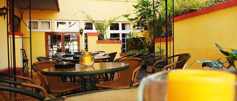 Frühstück und Mittagessen, regionale Küche