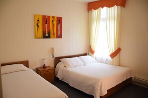 Habitación triple, 3 camas individuales | Wifi gratis