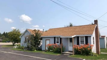 Cabin, 2 Queen Beds | Premium bedding, free WiFi, wheelchair access