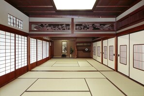 Ballroom - Katsuzakikan (Tsubata)