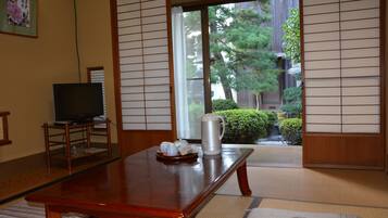 Japanese Style Room(6 Tatami Mat) - Shared Bath