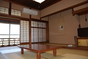 Japanese Style (15 Tatami Mat) Shared Bath - Katsuzakikan (Tsubata)