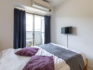 Blackout drapes, free WiFi, bed sheets - Tabist Gloire Osaka (Osaka)