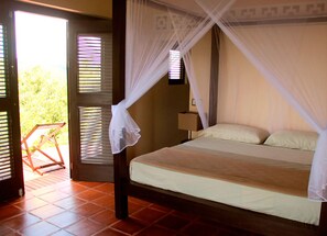 In-room safe, free WiFi - El Respiro Ecolodge (Granada)