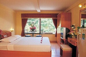 Habitación estándar | Escritorio, cortinas blackout, camas extra y wifi gratis 