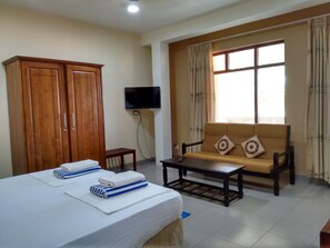 ห้องดีลักซ์ทวิน, ระเบียง, วิวทะเล | ห้องน้ำ | อ่างอาบน้ำแบบแช่ตัว, ของใช้ในห้องน้ำฟรี, ผ้าเช็ดตัว