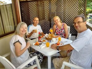 Free daily continental breakfast - Janishi Residencies (Negombo)