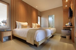 Deluxe Twin Room | Peti besi dalam bilik, meja, langsir/tirai gelap terus, Wi-fi percuma