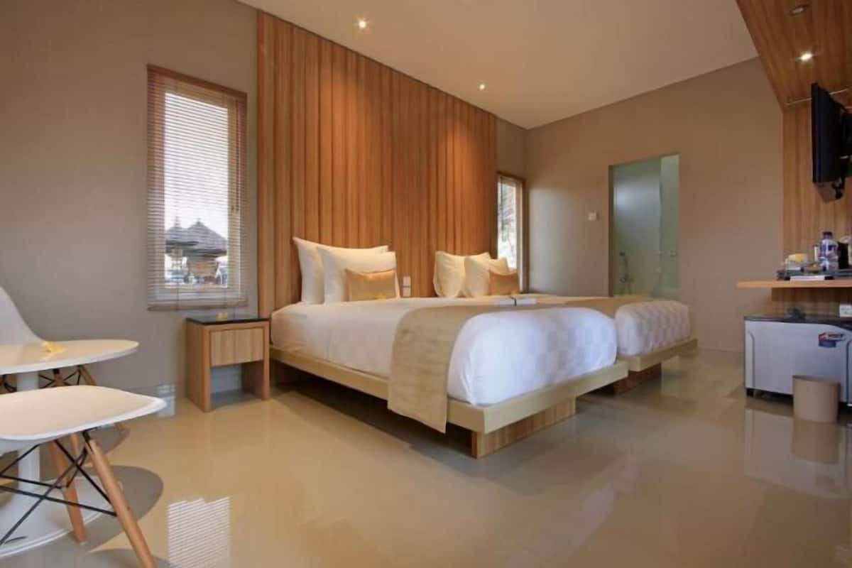 In-room safe, desk, blackout drapes, WiFi (free)
