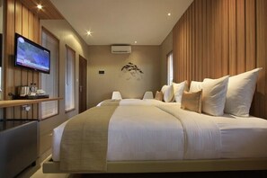 Family Suite | In-room safe, desk, blackout curtains, free WiFi