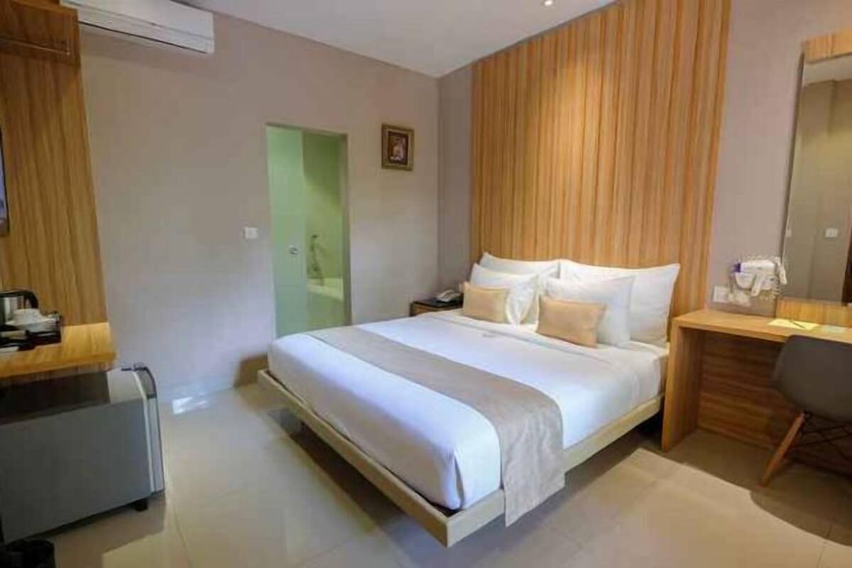 In-room safe, desk, blackout drapes, free WiFi