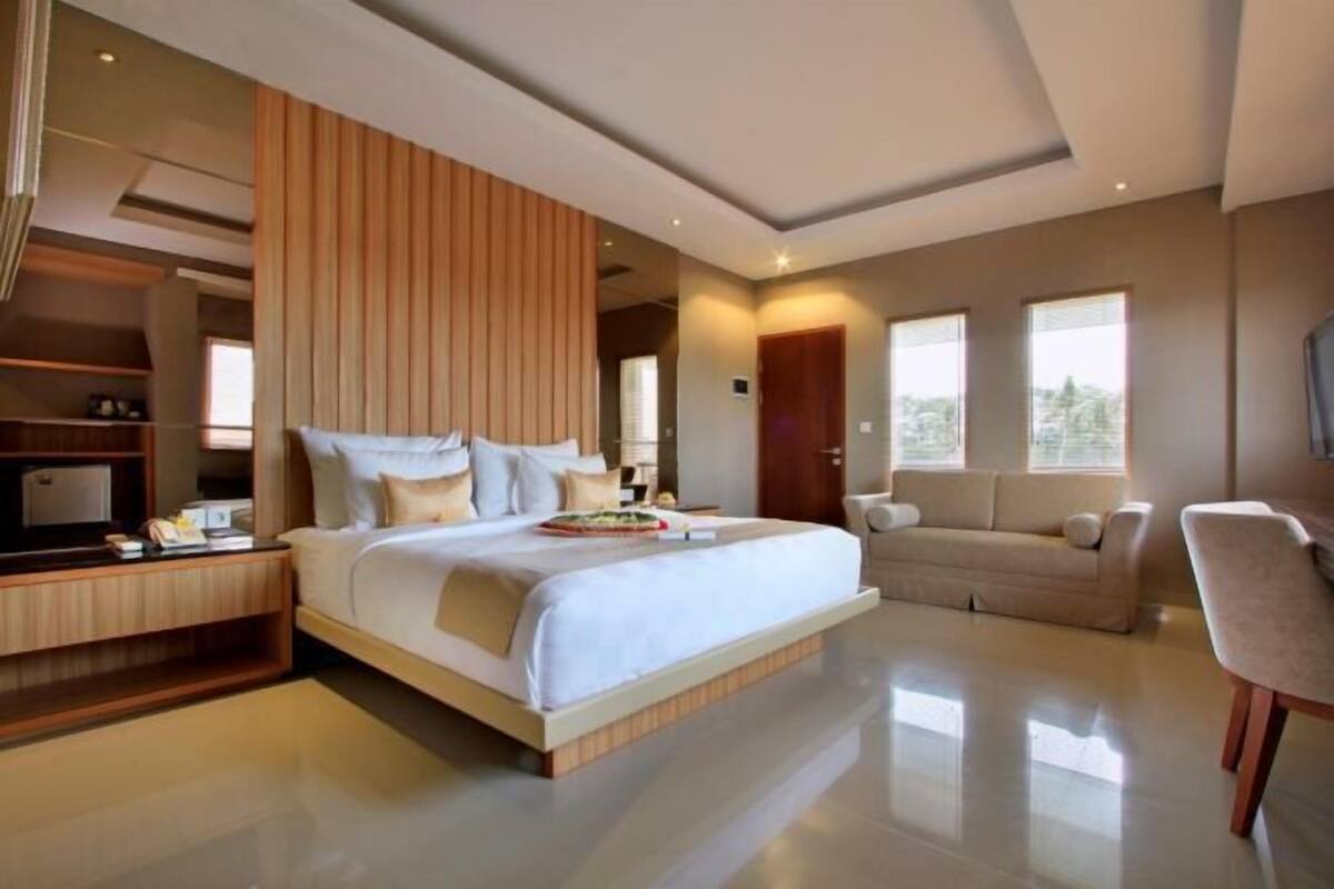 In-room safe, desk, blackout drapes, WiFi (free)
