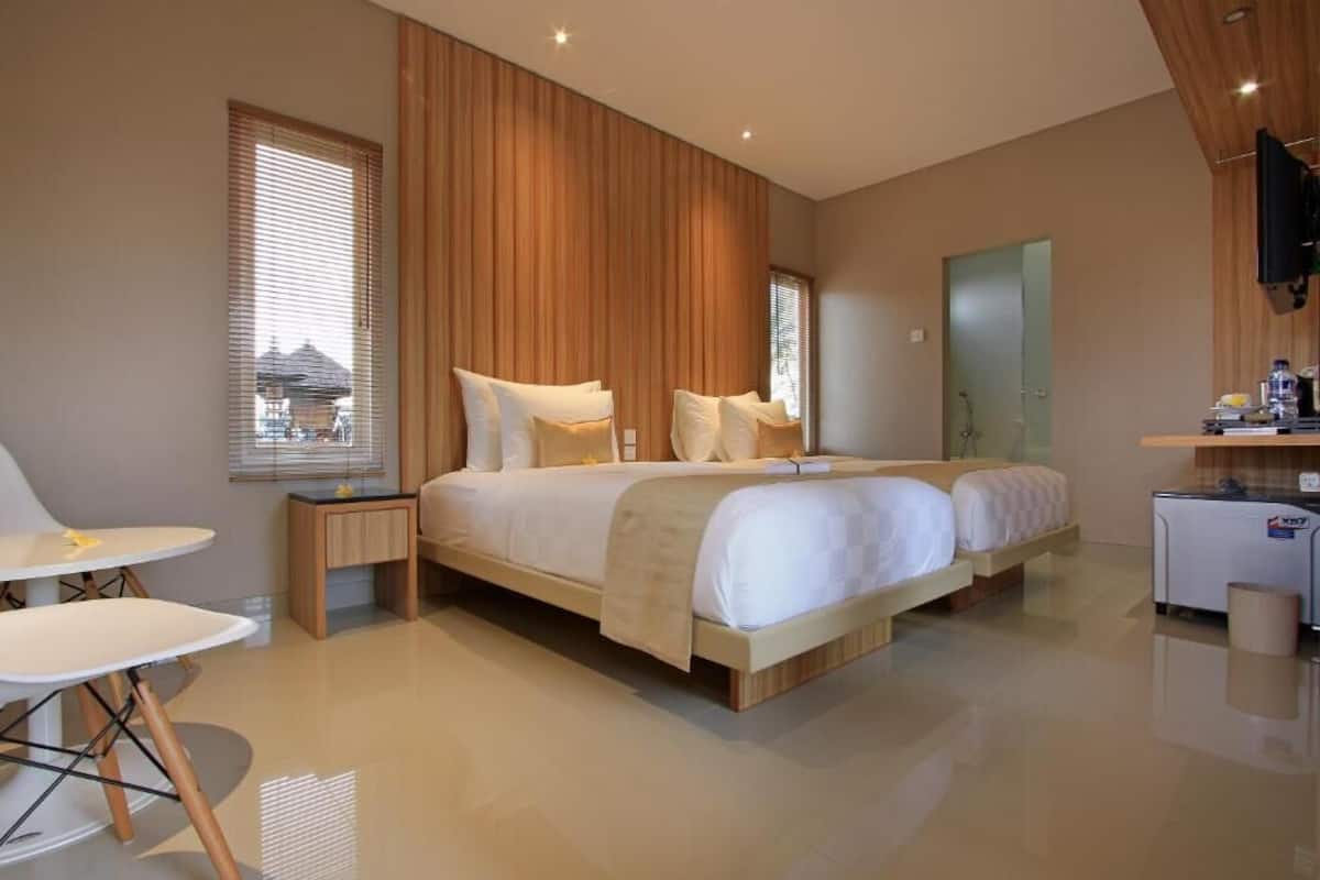 Deluxe Twin Room | Peti besi dalam bilik, meja, langsir/tirai gelap terus, Wi-fi percuma