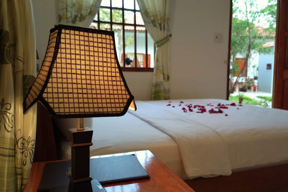 Minibar, desk, rollaway beds (surcharge), WiFi (free)