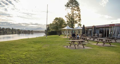 Moruya Waterfront Hotel Motel