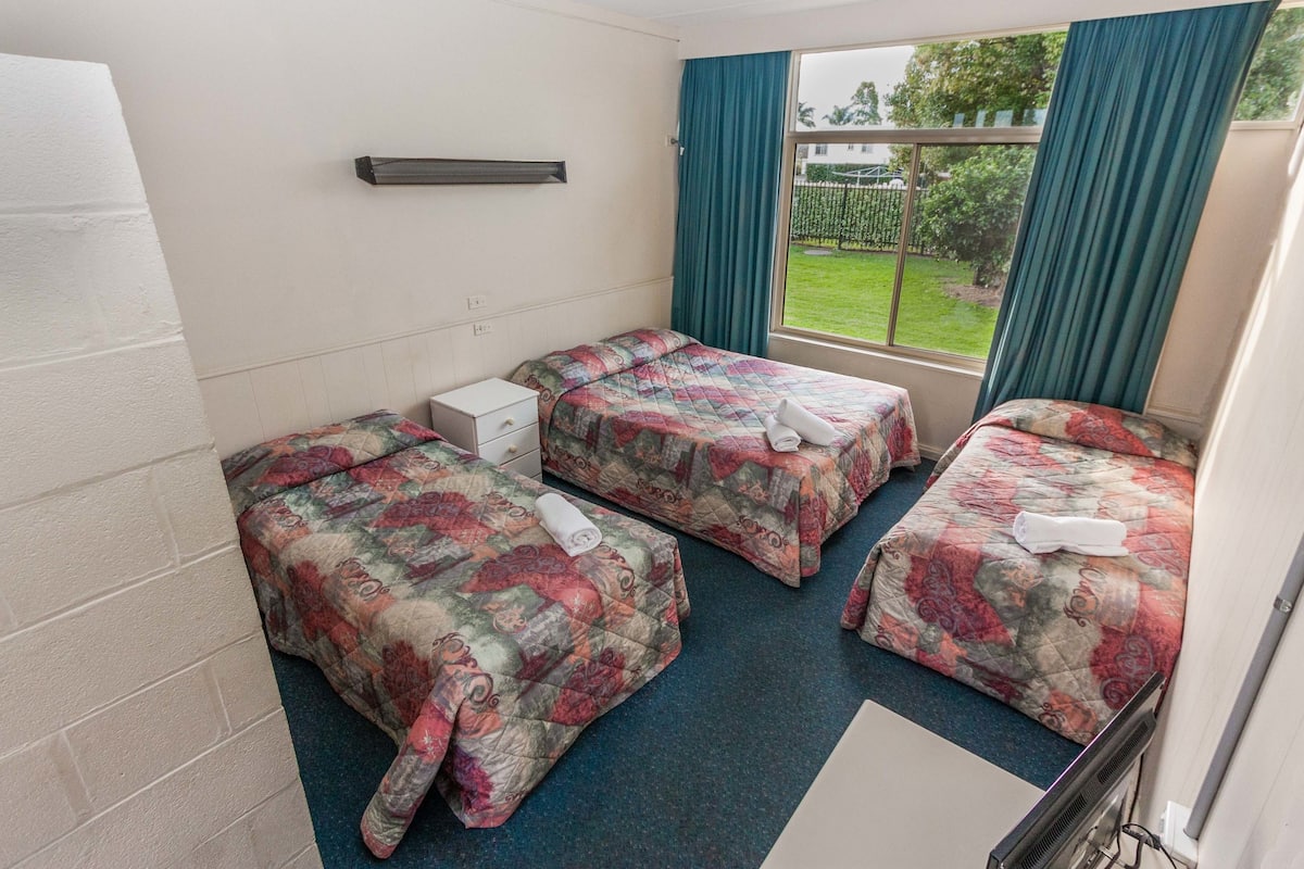 Kamar Quadruple Standar | Pemandangan taman