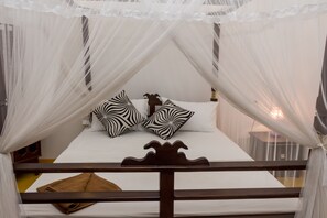 Standaard tweepersoonskamer, 1 kingsize bed | Een bureau, gratis kabelinternet, rolstoeltoegang