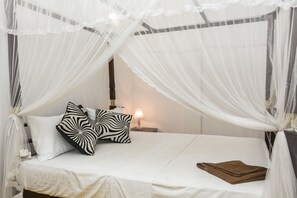 スタンダード ダブルルーム キングベッド 1 台 | デスク、有線インターネットアクセス (無料)、車椅子でアクセスできる設備