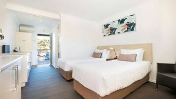 Studio Twin | Minibar, desk, iron/ironing board, free WiFi
