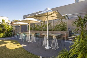 Breakfast, lunch, dinner served; international cuisine