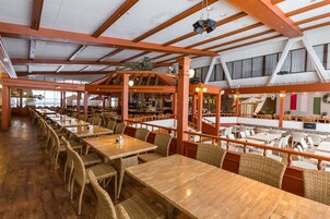 2 restaurants, breakfast, lunch, dinner served; French cuisine