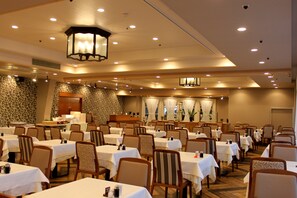 2 restaurants; breakfast, lunch, and dinner served - Kusatsu Onsen Hotel Village (Kusatsu)