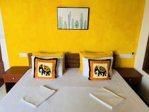 Superior Room, Kitchenette, Ocean View | Desk, free WiFi, bed sheets - Sam's Guest House (Unawatuna)