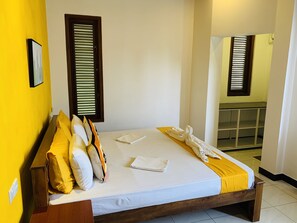 Superior Room, Kitchenette, Ocean View | Desk, free WiFi, bed sheets - Sam's Guest House (Unawatuna)