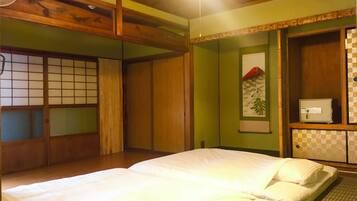 Japanese Style Room (max. 4 persons) | 1 bedroom, free wired internet, bed sheets