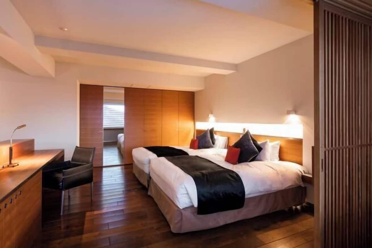 Free minibar, in-room safe, desk, iron/ironing board