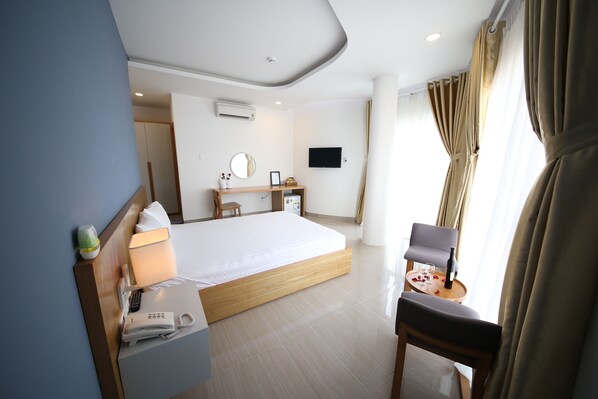 Premium bedding, memory foam beds, minibar, desk - Sailing Hotel (Phu Quoc)
