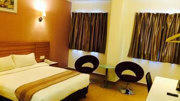 Deluxe Room, 1 Katil Ratu (Queen) | Meja, Wi-fi percuma, cadar katil