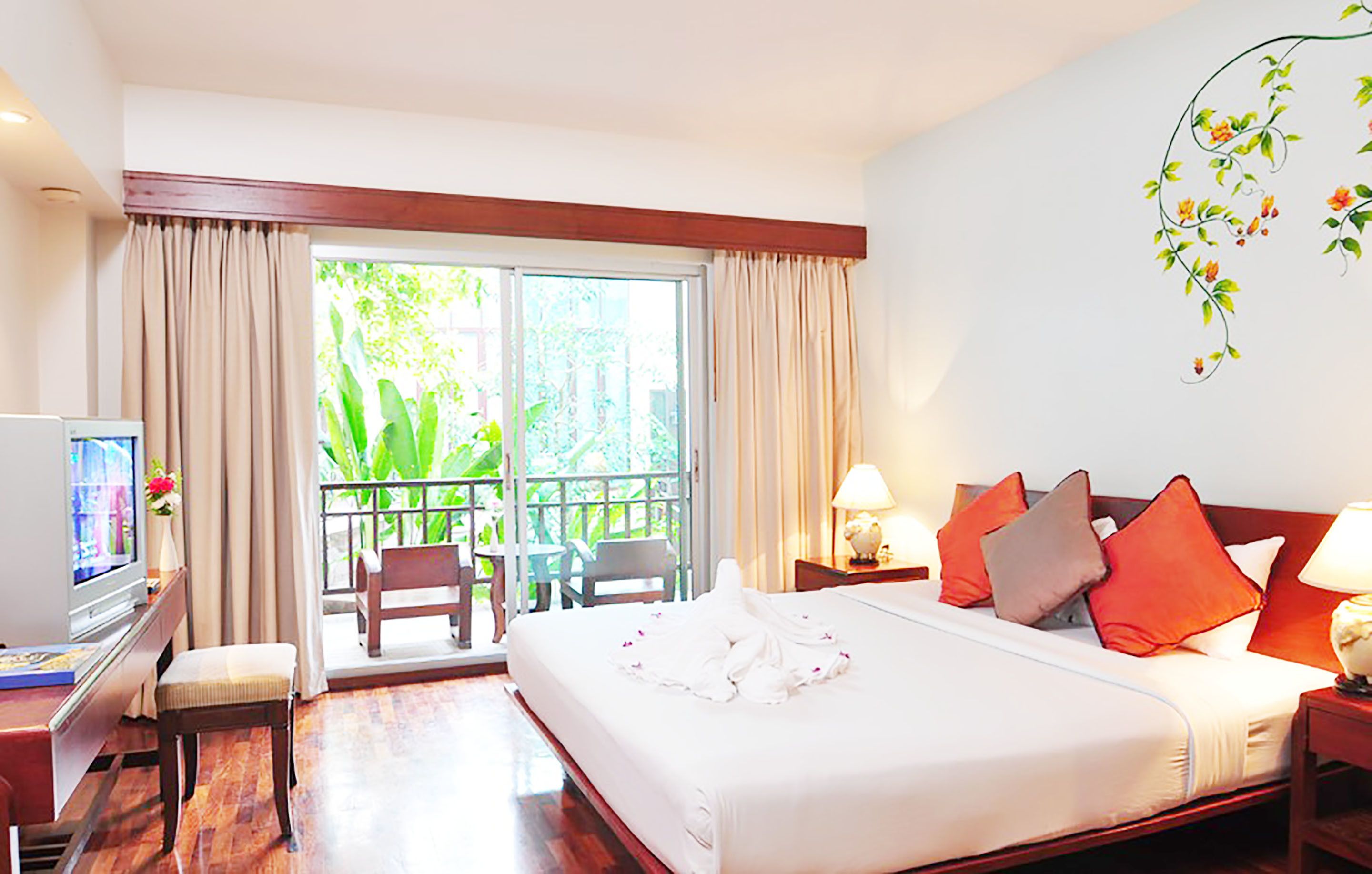 superior double room | minibar, in-room safe, desk, iron/ironing board