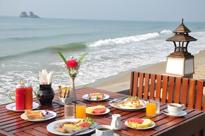 Desayuno inglés diario (THB 250 por persona)