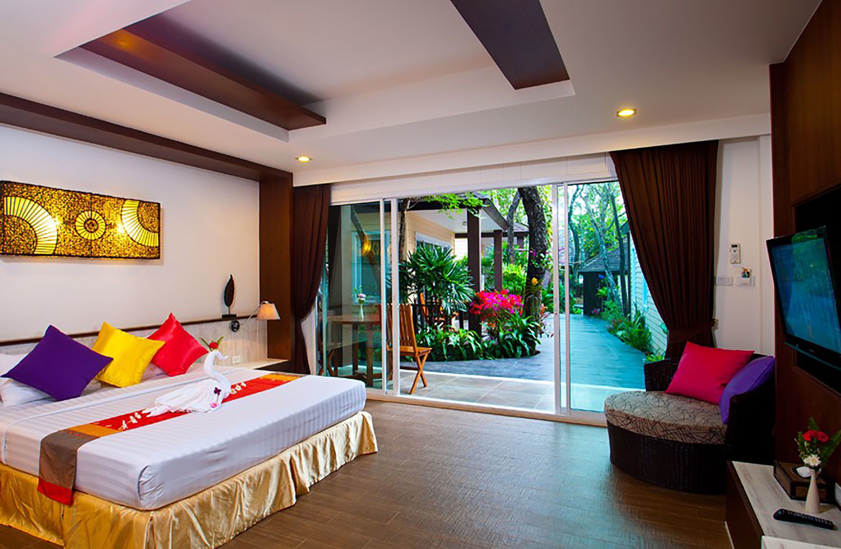 deluxe room | minibar, in-room safe, desk, iron/ironing board