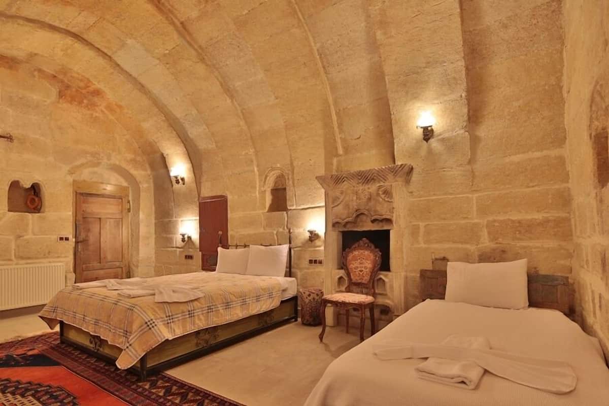 Habitació familiar, banyera d'hidromassatge | Planxa i posts de planxar, bressols gratuïts i llits addicionals 