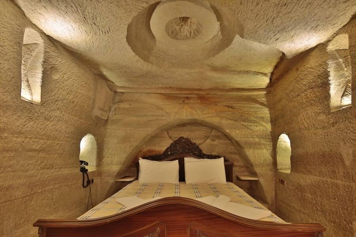 Suite júnior, banyera d'hidromassatge (Cave) | Planxa i posts de planxar, bressols gratuïts i llits addicionals 