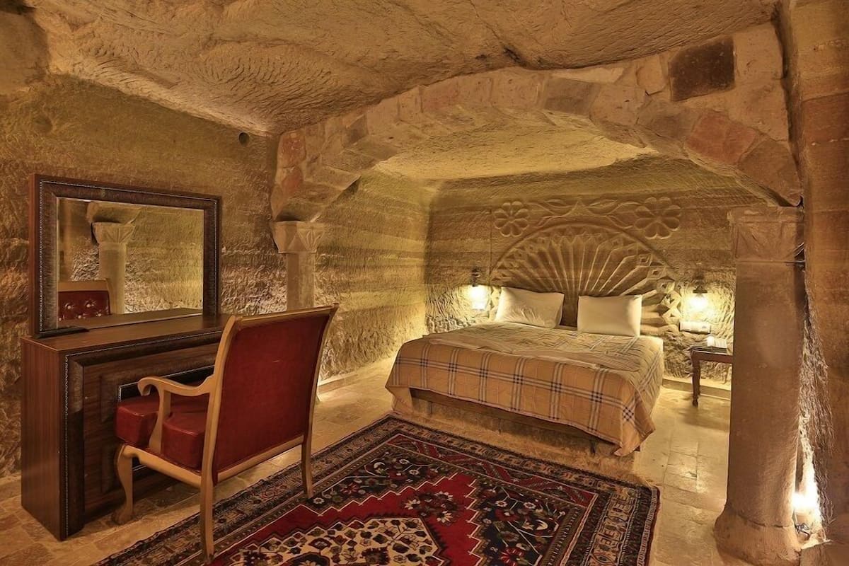 Suite, banyera d'hidromassatge (Cave) | Planxa i posts de planxar, bressols gratuïts i llits addicionals 