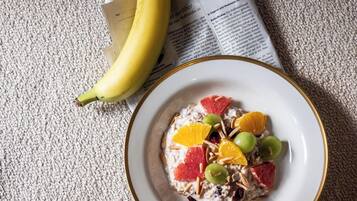 Sarapan prasmanan setiap hari (EUR 11.50 per orang)