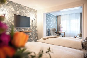 Junior Studio Suite | Premium bedding, down comforters, in-room safe, laptop workspace - weila - dein Boutiquehotel (Arnsberg)