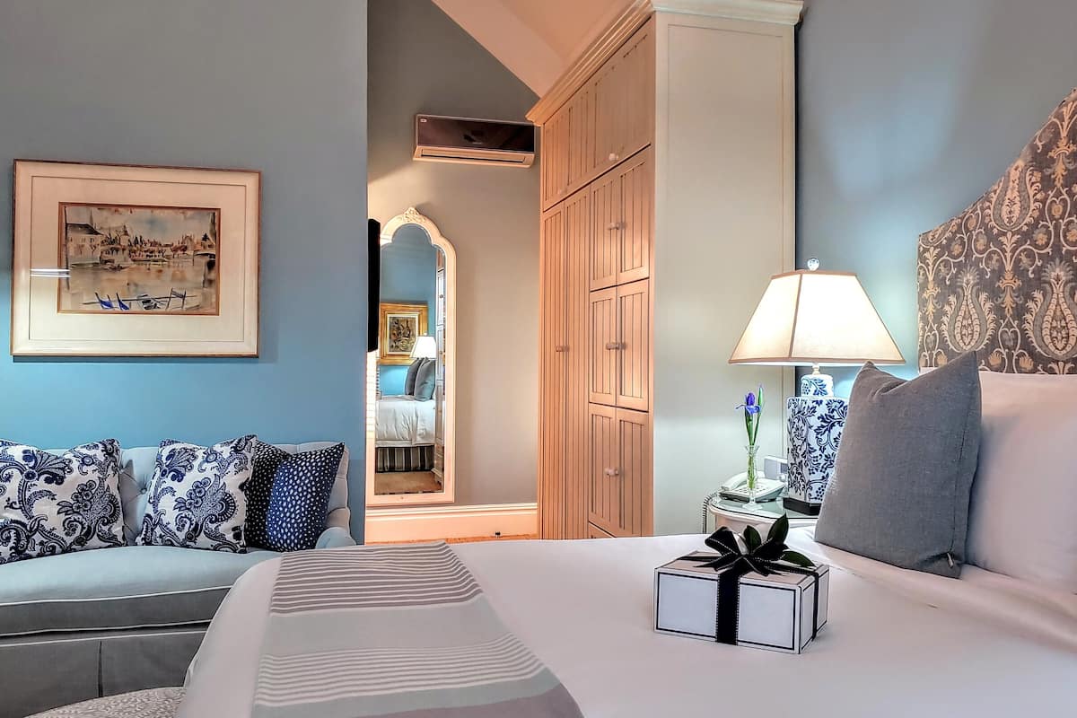 1 bedroom, Egyptian cotton sheets, premium bedding, free minibar