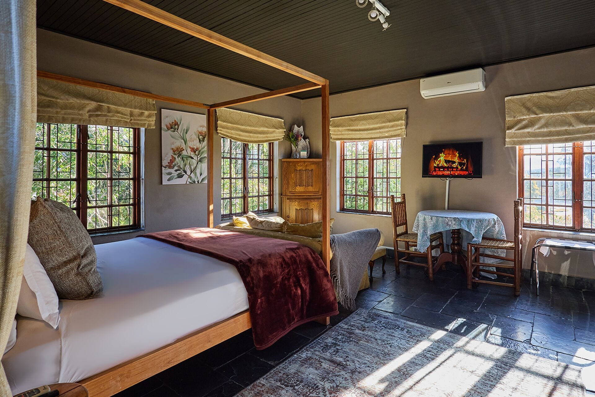 Executive Suite, 2 Bedrooms, Balcony, Corner | Egyptian cotton sheets, premium bedding, pillow-top beds, in-room safe