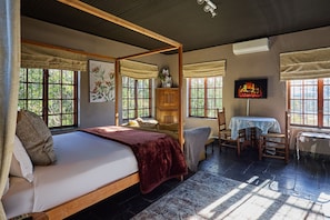 Executive Suite, 2 Bedrooms, Balcony, Corner | Egyptian cotton sheets, premium bedding, pillow-top beds, in-room safe - Boord Guest House (Stellenbosch)