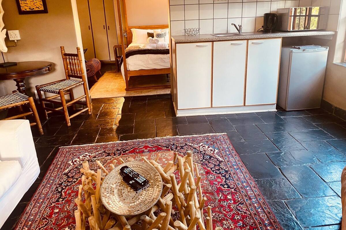 Suite Deluks, 1 kamar tidur, perapian, area halaman | Seprai katun Mesir, seprai premium, bantalan ekstra lembut, dan brankas