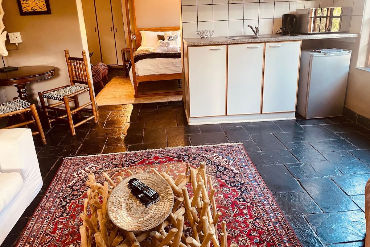 Deluxe suite, 1 slaapkamer, open haard, aan de binnenplaats | 1 slaapkamer, lakens van Egyptisch katoen, luxe beddengoed