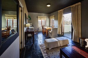 De Luxe 2 Bedroom Family Suite with own lounge, balcony and fireplace (2nd bedroom for kids u/12)