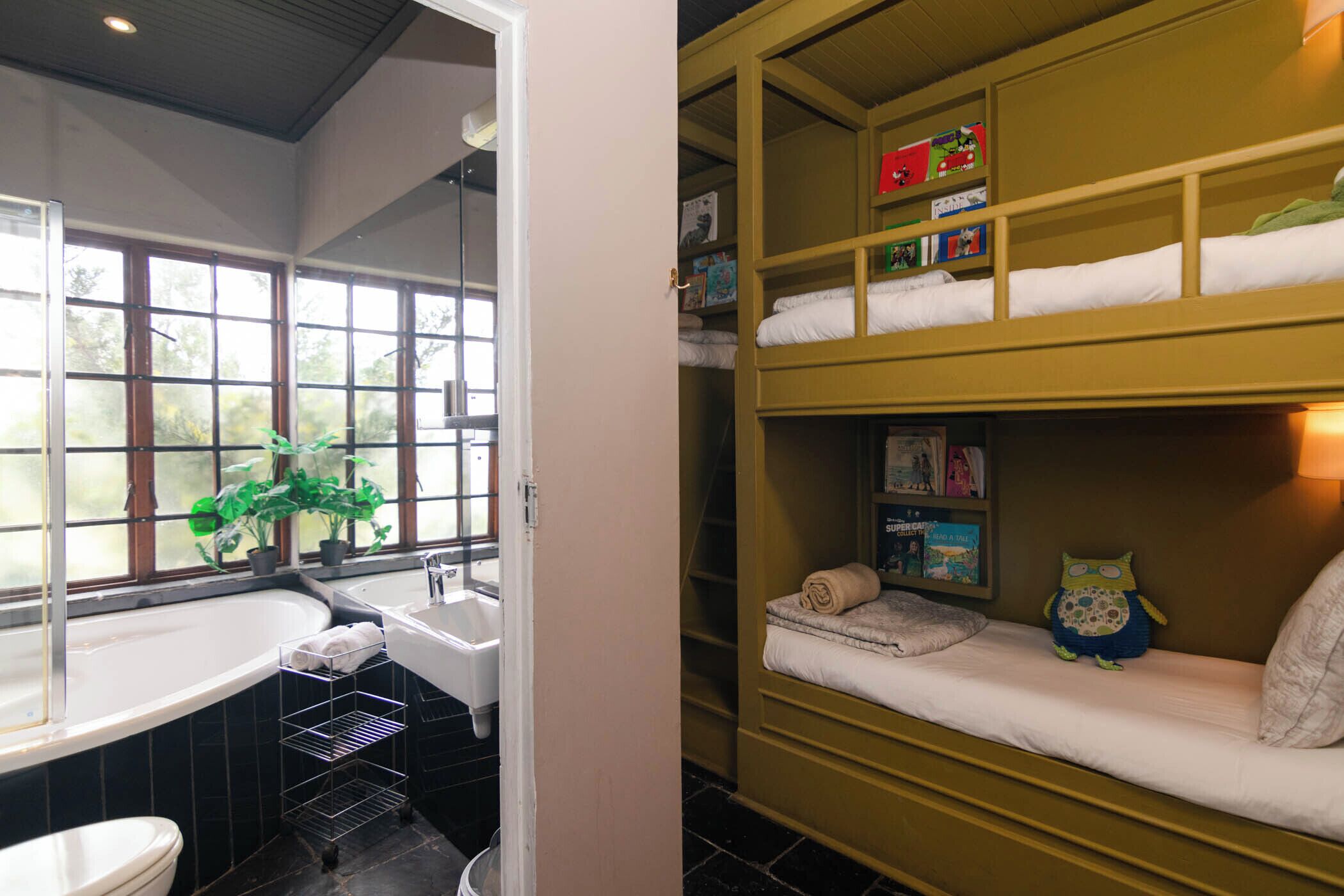 Suíte família, 2 quartos, lareira, vista para a cidade | Roupas de cama de algodão egípcio, roupas de cama premium