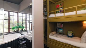 De Luxe 2 Bedroom Family Suite with own lounge, balcony and fireplace (2nd bedroom for kids u/12) | Egyptian cotton sheets, premium bedding, pillowtop beds, in-room safe