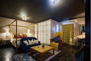 1 bedroom, Egyptian cotton sheets, premium bedding, pillowtop beds
