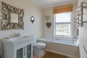 Badewanne und Dusche (separat), Haartrockner